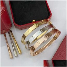 Manchet 2023 Nieuwe Merk Klassieke Designer Armband Europese Mode Paar Voor Vrouwen Hoge Kwaliteit 316L Titanium Staal Drop Levering Sieraden Otne4