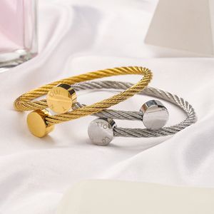 Bracelet à manchettes Les femmes aiment les bijoux de fête de famille en or pour femmes bracelets bracelet fashion cadeau bracelets en gros des bracelets