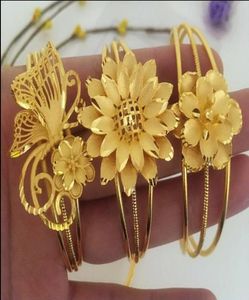Joyería de moda de brazalete de brazalete de manguito de 18 km de oro de oro hueco de flores huecas de pulsera de mariposa para mujeres ajustables en tamaño1115606