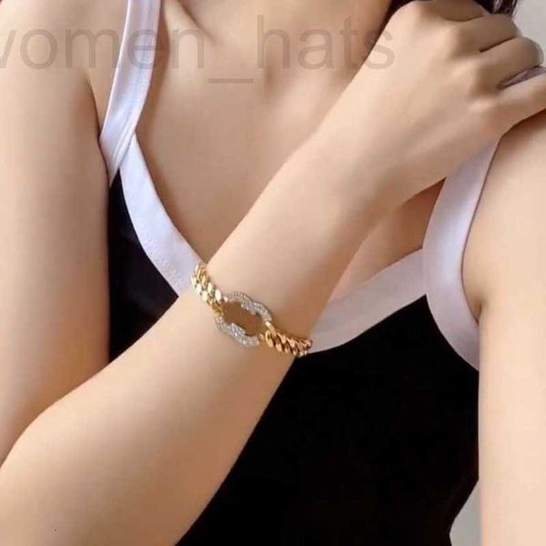 Créateur de manchette Fshion Love Cadeau Bracelet Bracelet De Noël Designer Tout Nouveau Style Vintage Plaqué Or Charme Bijoux Fille Design Élégant Boutique Bee WW 67G6