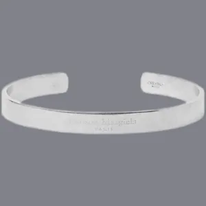 Bracelet de bijoux de créateur de manchette pour couple en acier titane givré lettre bracelet homme femme style Margiela tendance haut de gamme tenue quotidienne zh197 H4