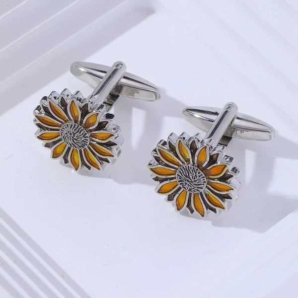 Couchettes Fashion Retro Leaf Flower Flower Sunflower boutons de manchette pour hommes Business Shirts Slevés Set Accessoires Cadeau en gros Q240508