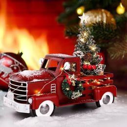 Cullaby Vintage rode vrachtwagen kerstdecor 12 2 inch boerderij rode pick-up met kerstboom, krans en LED-licht, handgemaakt metaal