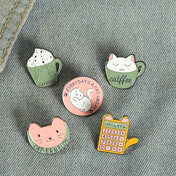 Tasse Cat café glacée épingles en émail personnalisés animaux mignons broche broch badge sac de dessin animé bijoux pour enfants accessoire