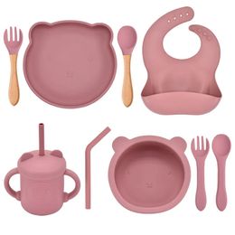 Tasses Vaisselle Ustensiles 5/7/9 PCS Ensemble de vaisselle d'alimentation pour bébé Bavoir en silicone souple Sucker Bol Assiette Tasse Cuillère Fourchette Ensembles Plats pour enfants antidérapants 231007