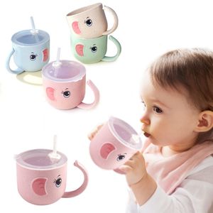 Bekers Borden Gebruiksvoorwerpen Babyvoedingsfles Kinderbeker Siliconen Sippy Kinderen Lekvrije drinkbekers Cartoon Baby Strohandvat Tarwestro Drinkgerei 221119