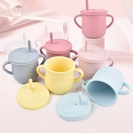 Cups Derees Uitrusting Babyvoeders Cups Food Grade Siliconen Kinderen Drinken rietjes Cup met handvat Sippy lekkendichte beker met deksels Baby servies AA230413