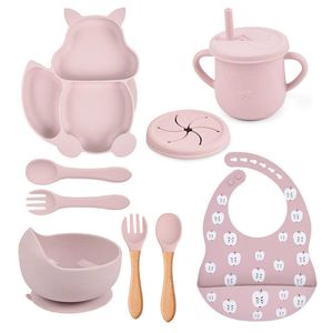 Tasses Vaisselles Ustensiles Ensemble de vaisselle pour bébé Assiettes en forme d'écureuil Bols avec ventouse Bavoirs en silicone de qualité alimentaire Burp Chiffon pour enfants Ensemble de vaisselle AA230413