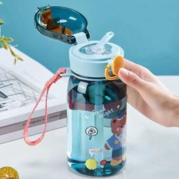Tasses plats ustensiles pour enfants tasse d'eau avec une fuite de dessin animé bouteille de fuite de fuite extérieur