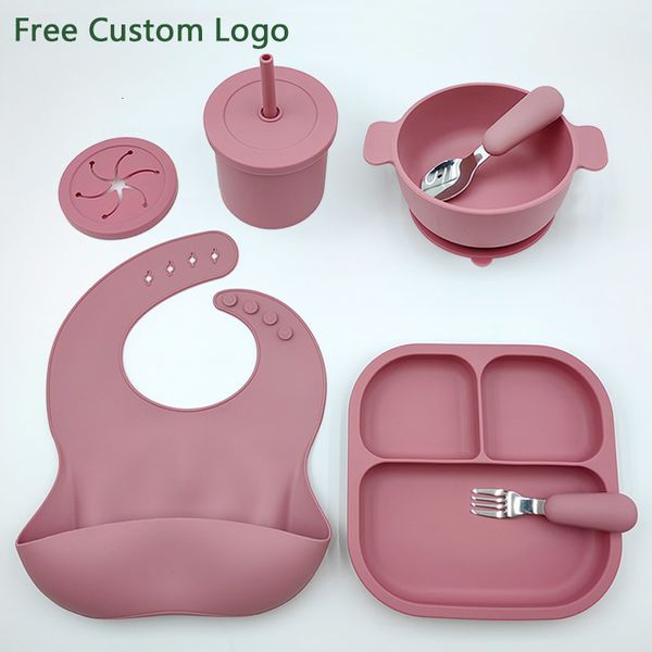 Tasses Vaisselle Ustensiles Ensemble d'alimentation pour bébé ventouse en silicone plaque de séparation cuillère fourchette bavoir en silicone tasse de paille nom personnalisé de la vaisselle pour enfants 230615