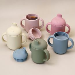 Tazas Platos Utensilios Alimentación portátil para bebés Taza para beber Nacido Aprendizaje Botellas con mango de mano Vajilla de silicona Accesorios para botellas de agua para niños pequeños 221122