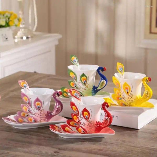 Tazas y platillos de porcelana de hueso de 200ML, juego de tazas de café de pavo real esmaltado en 3D con platillo y cuchara, tazas de té de cerámica, taza fresca