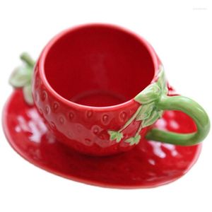 Cups Saucers 2023 Design Strawberry Coffee Set Mooie reliëf Keramische vorm Tea Cup en Saucer