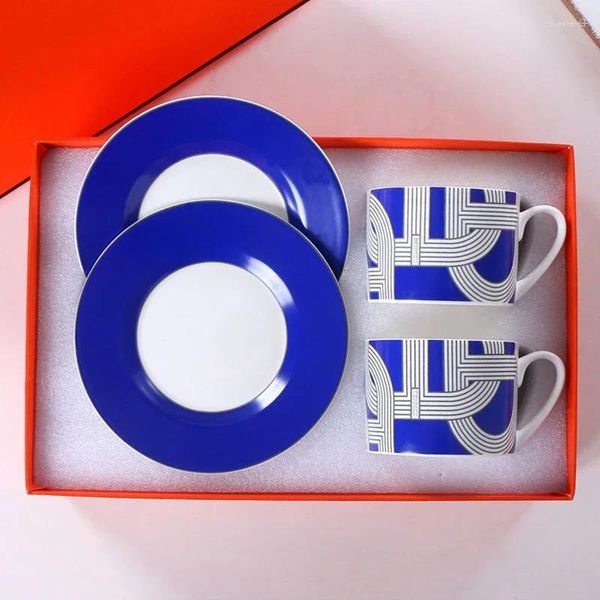 Tazas y platillos 2024, taza de café de pasarela de porcelana de hueso de estilo clásico, gran capacidad, proveedor de té de la tarde, conjunto con caja de regalo de cerámica