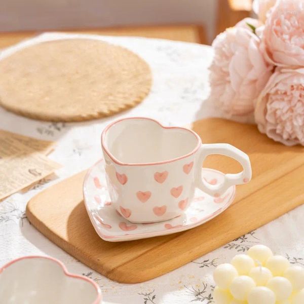 Tazas y platillos de 250ML, novedad, taza de amor pintada a mano, taza creativa con mango de corazón, taza de leche y agua, café de cerámica hecho a mano de color rosa encantador