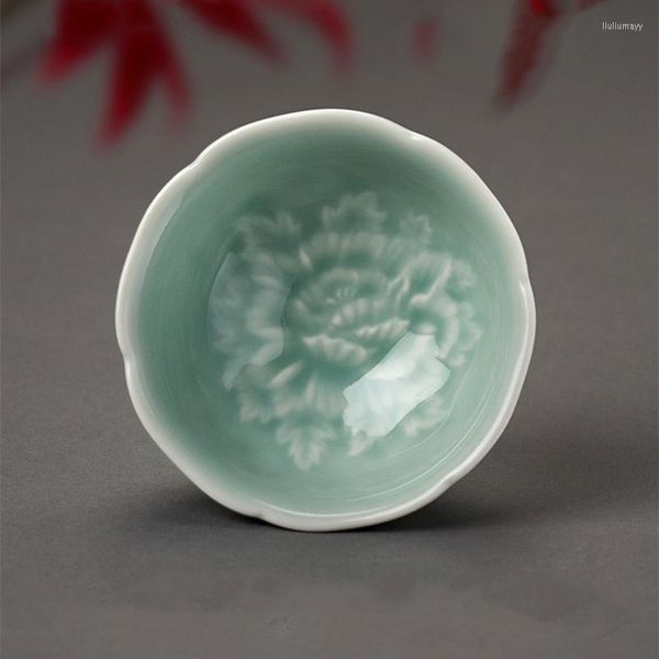 Tazas platillos 2 unids/lote celadón peonía cerámica hermoso juego de tazas de té verde claro Teaware tazón de vino para ceremonia tazas de café taza de té