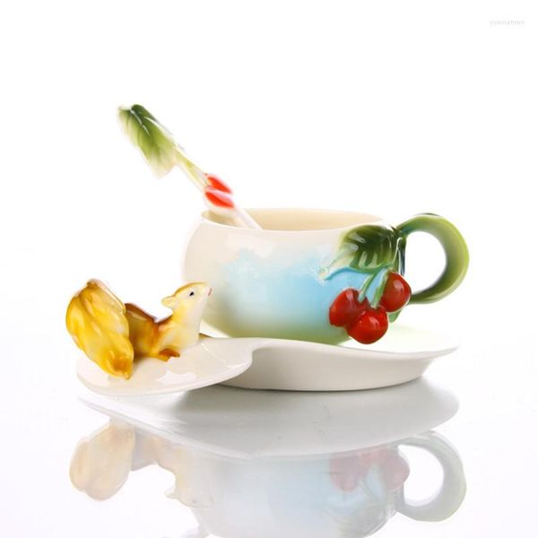 Tasses soucoupes 3D écureuil café avec soucoupe cuillère émail coloré tasse en porcelaine ensemble de cadeau de mariage créatif cadeau d'anniversaire de mariage