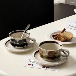 Tasses Saucers 8,5 oz / 250 ml de tournesol tasse de café set tasse portable en porcelaine vintage au thé en céramique aquarelle et plats à la maison