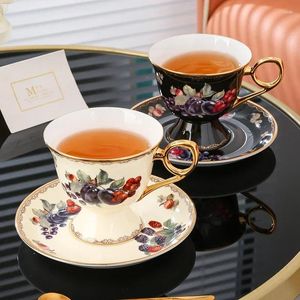 Kopjes Schoteltjes Amerikaanse Stijl Wild Fruit Koffiekopje High-End Prachtige Bone China Paar Hoogwaardige Afternoon Tea set