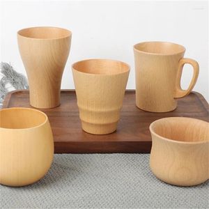 Kopjes schotels beuken huishoudelijke melkgreep koffie beker houten geïsoleerd drinkwater eenvoudig Japans stijl bier