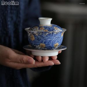 Tazas y platillos de porcelana azul y blanca, taza de té de Color esmaltado, cerámica pintada a mano, vajilla de oficina, Gaiwan chino