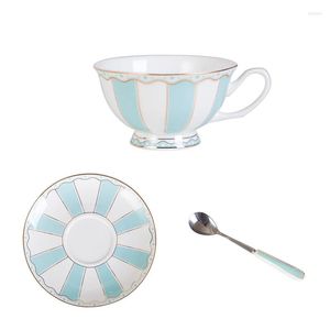 Cups Saucers Bone China Cup en Saucer Set met lepel vintage porselein koffie witblauwe thee gouden trim geschenkdoos