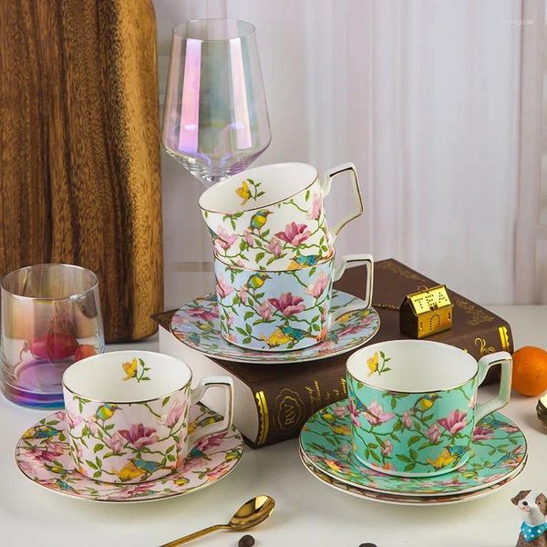 Tasses Saucers Bos Chine Vintage Ceramic Coffee tasse avec soucoupe Set European Tea Afternoon Gift Accessories 270ml