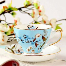 Tasses Saucers British Bone China Coffee Café Tasse et soucoupe Set Porcelain Céramique Flower Tea Cups Household Office Cafe Caware Gift