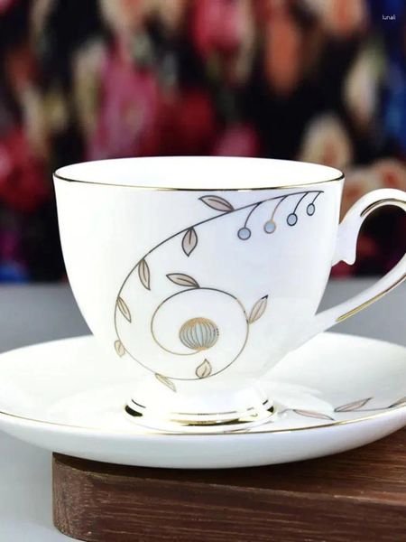 Tasses et soucoupes en porcelaine britannique, ensemble de tasses à café et plats, cadeau d'activité créative, thé de l'après-midi, eau en céramique