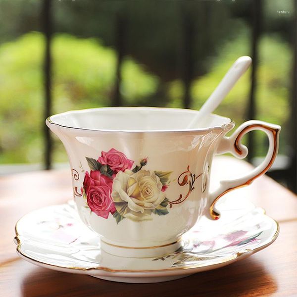 Tazas, platillos, taza de café de cerámica de estilo británico, juego de platillos, taza de té de la tarde con estampado de rosas Vintage, porcelana de lujo para el hogar y la Oficina