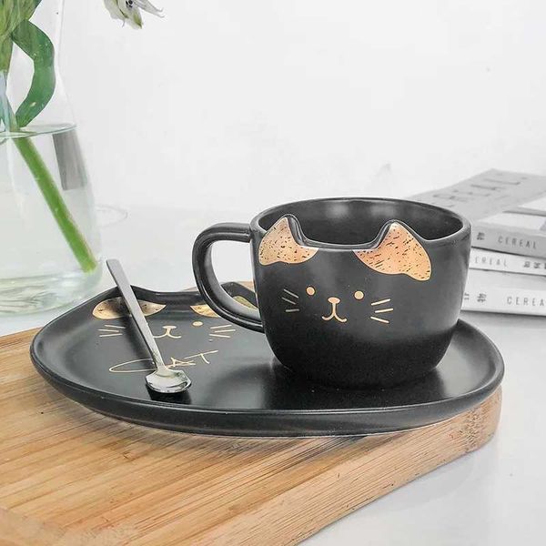 Tasses Saucers chat tracé Gold en céramique de tasse de café en céramique et soucoupe mignonne petite fraîche avec soucoupe avec cuillère à eau tasse de bureau pour divertir les invités