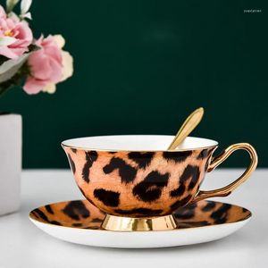 Tasses Saucers Soucoupes en céramique Set Gold Rim Coffee Café tasse de fleur de haute qualité Os Bone Chine Breakfast Milk Elegant Drinkware Gift