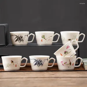 Tasses Saucers Tasse de lait de café peint à la main en céramique avec poignée maison créative en porcelaine blanche petite tasse de thé d'eau