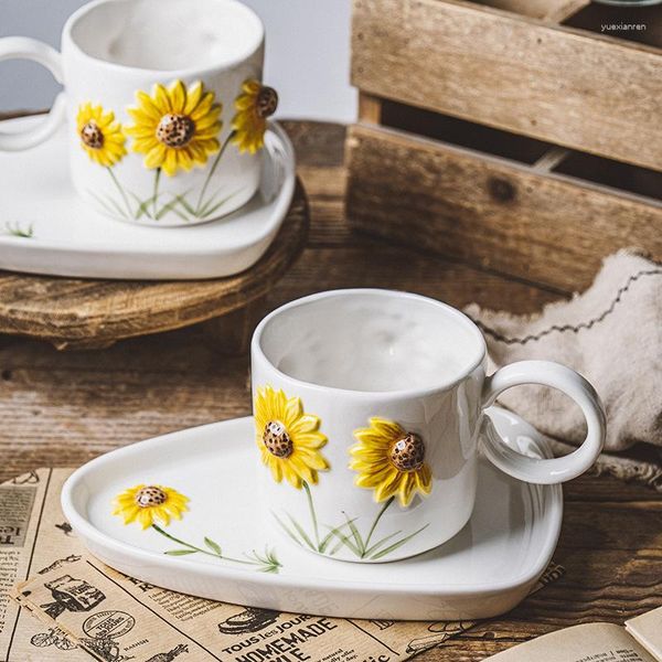 Tazas Platillos Tazas de café de girasol de cerámica Alto nivel de apariencia con plato de postre Platillo de pastel novedoso 430ml Té de la tarde en casa Taza de té con leche