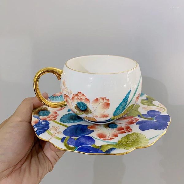 Tasses Saucers Chinese Royal Style Tea and Saucer SetS motif de lotus Beautiful Flower Bone China Garden Coffee tasse pour la vaisselle d'amis