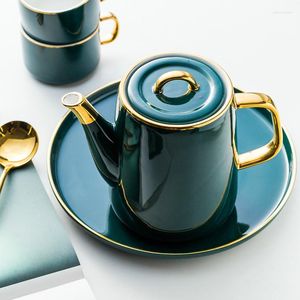 Tasses soucoupes tasse à café. Ensemble de petits pots en céramique de luxe européens.