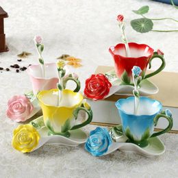 Tasses Saucers Creative 3D Floral Pattern Ceramic Coffee tasse avec soucoupe Petit-déjeuner Juice Thé Tasses de lait à la maison Décoration Mug Cadeau