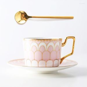 Cups Saucers Creative Ceramic Tea Cup Set Royal Luxury Handmade Porselein Mate Saucer Wedding Pink Tazas Keukenbenodigdheden EB50BD