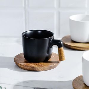 Tazas y platillos, juego de café con mango de madera creativo, bandeja para tazas de cerámica de estilo nórdico, color blanco mate y negro, 260ml