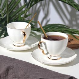 Tasses Saucers European Bone China Coffee tasse de tasse à blanc pur simple Ustensiles en céramique en anglais l'après-midi.