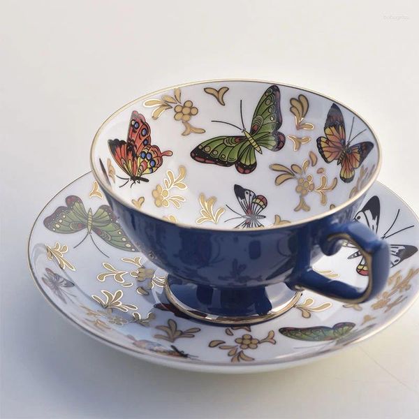 Tazas platillos europeos china mariposa cafetera set de cerámica para la fiesta de la tarde plato rojo oro oro