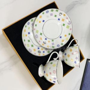 Cups Saucers European Style Bone China Ceramic Gold Coffee Cup en Saucer Set Small Luxury Court Afternoon Tea Creative Gift