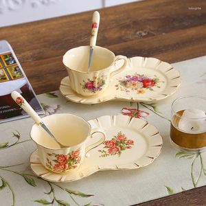 Kopjes Schoteltjes Europese Stijl Paar Koffiekopje Afternoon Tea Set Bloem Mooie porseleinen pot met dienblad Keramiek