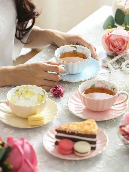 Tazas y platillos de alta gama, taza de café de China y platillo, té de cerámica, hermosa flor, taza de té, accesorios de cocina