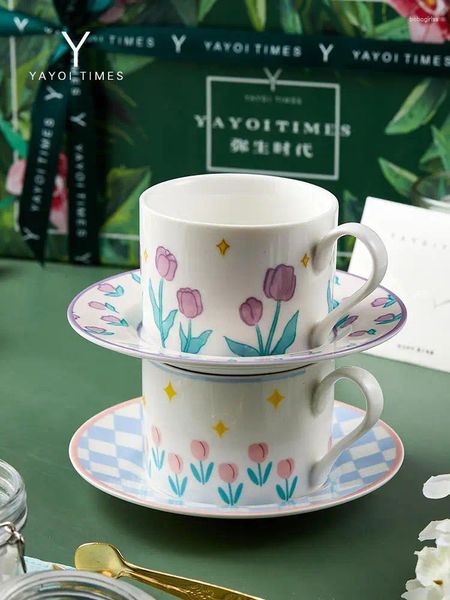 Tazas de tazas de alta calidad Elegance Coffee Copa Conjunto de tulipanes Taza de porcelana Taza Té Decoración del hogar Caja de regalo para beber