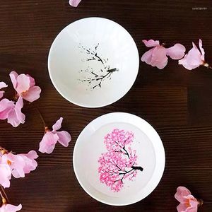 Kopjes schotels Japanse sakura sake cup koude temperatuur kleur magie cherry perzik pruimenbloesems bloemdisplay keramische theekopje