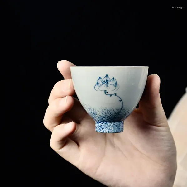 Tazas de tazas Jingdezhen cerámica pintada a mano de loto retro taza de té azul y blanco porcelana pequeña taza de té taza de agua bebida bebida