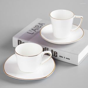 Tasses Soucoupes Ensemble de tasse à café et soucoupe à bord doré de grande capacité Design créatif européen après-midi thé léger de luxe en porcelaine tendre