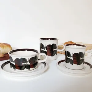 Tasses Saucers en céramique médiévale tasse de tasse de soucoupe brun anémone tasse peinte à la main