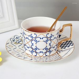 Cups schotels Noordse mode Bone China koffiebeker Set Home Office Keramische melkschotel Lepel cadeau